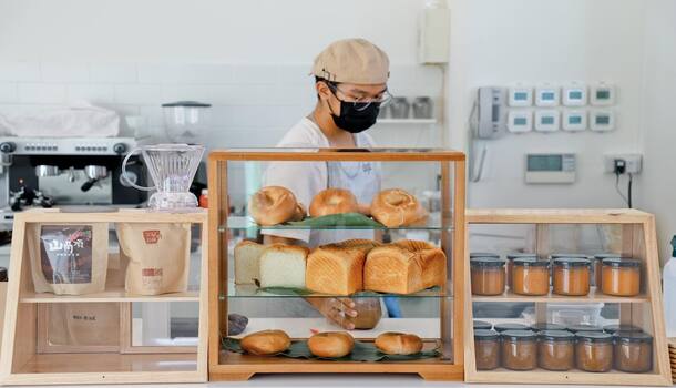 位在台東太麻里的LI.KA CAFE 力卡珈琲，是間揀選在地咖啡豆、當地食材的永續餐廳。