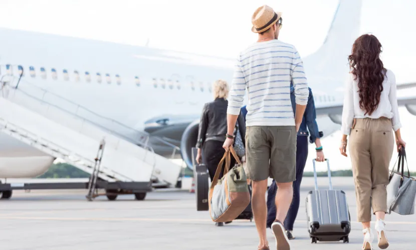 搭飛機穿什麼？避開5種NG穿搭，讓旅行更舒適安全