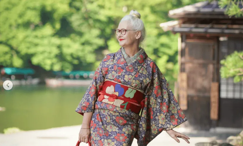 一年365天的和服穿搭，64歲英國網紅如何用和服活出自信新人生？