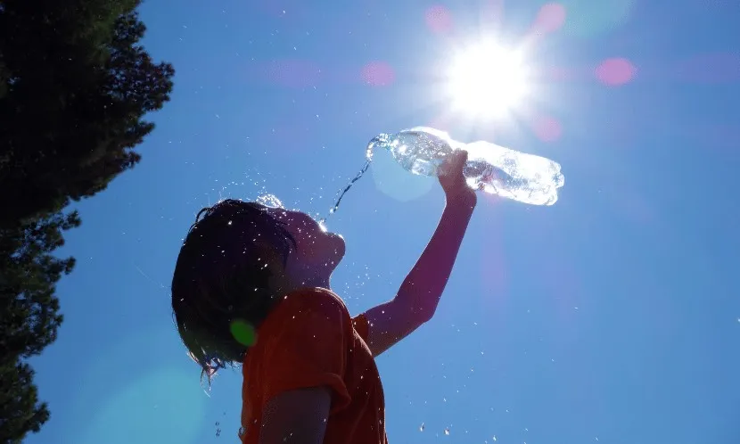 退休族防中暑4招　夏日喝溫熱水最止渴