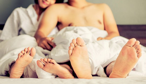 夫妻睡前聊天、增加夫妻情趣，心理師：3地雷小心別踩