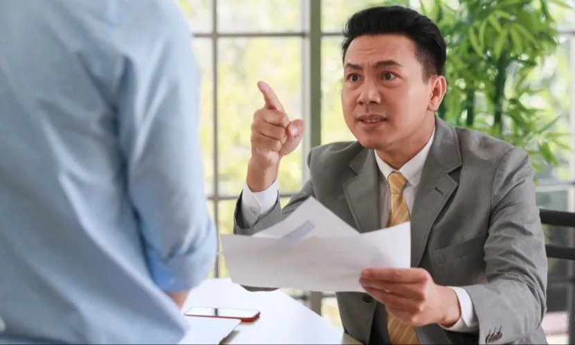 主管管理時，需注意對事，不對人；不羞辱；不反覆；不濫用權力，避免踩到霸凌紅線。圖片來源 / Shutterstock