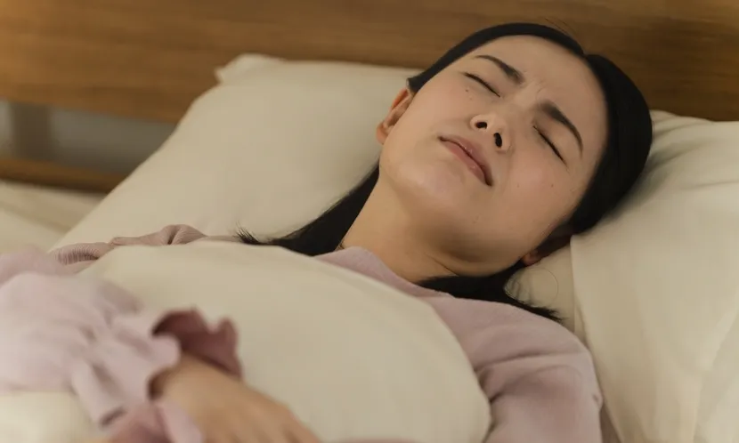 給藥可能增加失智風險,不給藥患者又因睡不好而痛苦,成了許多醫師心中的糾結。圖片來源 / Shutterstock