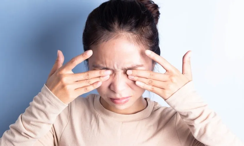 眼睛癢別再揉！23歲女視力惡化，醫揭角膜變形3大警訊一次看