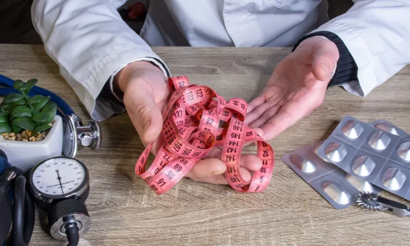 研究發現,量腰圍比量體重更重要。圖片來源 / Shutterstock