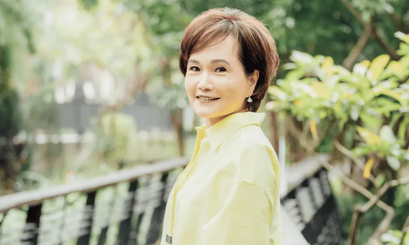 剛過65歲生日，敬老卡不請自來，讓資深主播沈春華大吃一驚。收到敬老卡無關被視為「老弱」，而是人生的第二春。