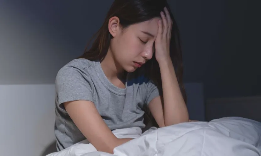 睡眠被偷走，大腦老15歲！腦科學家用4招找回「甜蜜點」：睡不著也要繼續躺著