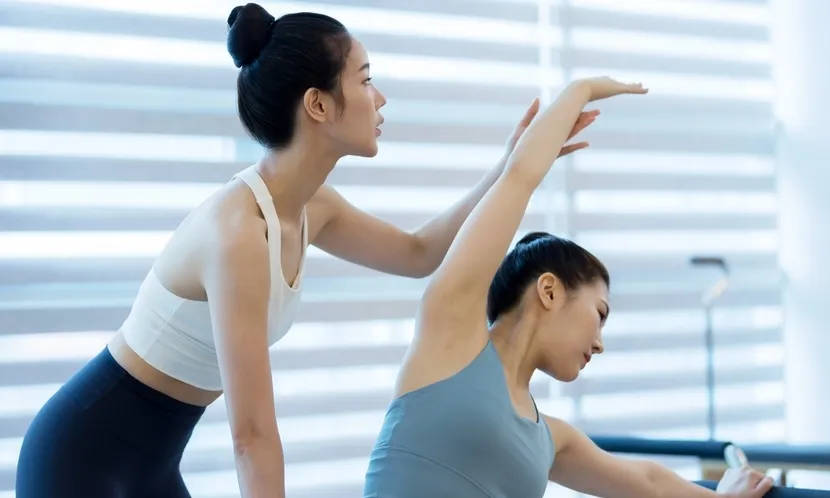 如果不想舉重，皮拉提斯、芭蕾提斯（Barre）也能預防老年的骨質疏鬆與骨折。圖片來源 / Shutterstock