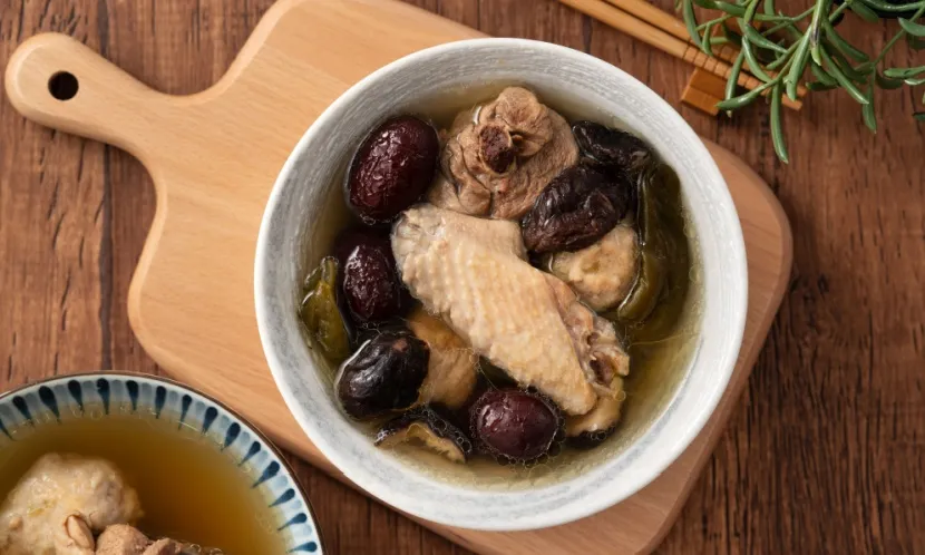雞湯、雞精、藥膳真的能補？營養師破解癌友飲食迷思