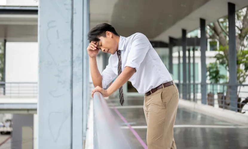 當精氣被奪走時,身心會有深刻的「掏空感」,是一種生理上的力不從心感。 圖片來源 / Shutterstock