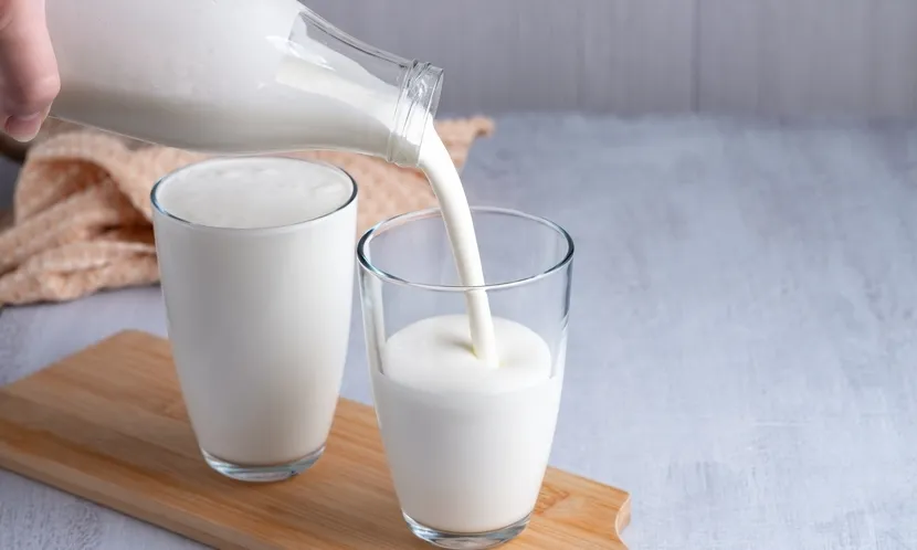 比起喝含糖飲料攝取過多添加糖,喝含有乳糖的牛奶或白開水會是比較健康的選項。圖片來源 / Shutterstock