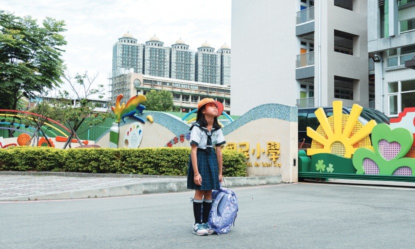 我的孩子不想上學？每天早晨在校門口上演拉鋸戰　哭鬧惹誤會引來路人報警