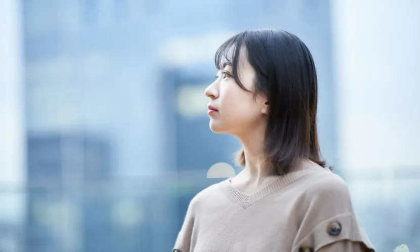 美國精神科醫師朱蒂絲·約瑟夫提醒，如果對所有事情都感覺「還好」，可能罹患高功能憂鬱症卻不自知。該如何自我檢測？