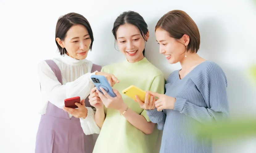 你每天拿著手機，卻可能忽略手中那層「保護殼」正悄悄傷害你的健康。近來醫界警告，市面上有些廉價手機殼可能含有重金屬與塑化劑等有害物質，長期接觸恐干擾內分泌、損害神經與生殖系統，甚至提高罹癌風險。