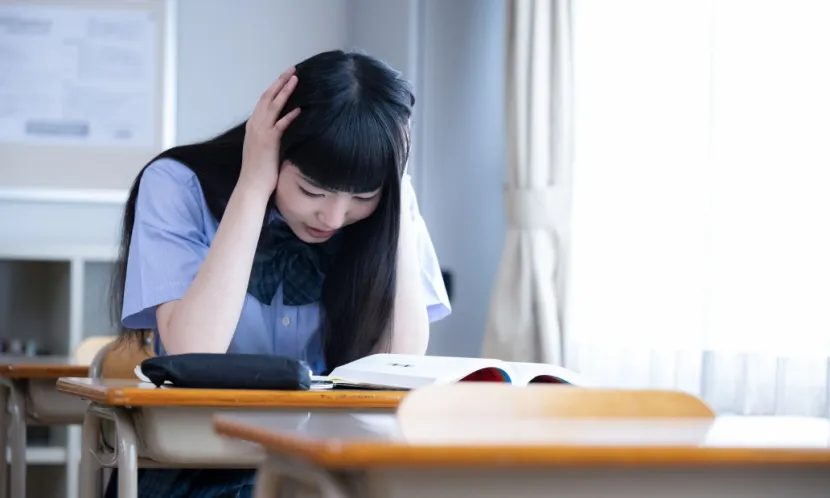 一年超過4千人輕生！成青少女首位死因，中壯年也崩潰，心理防治網失靈了嗎？