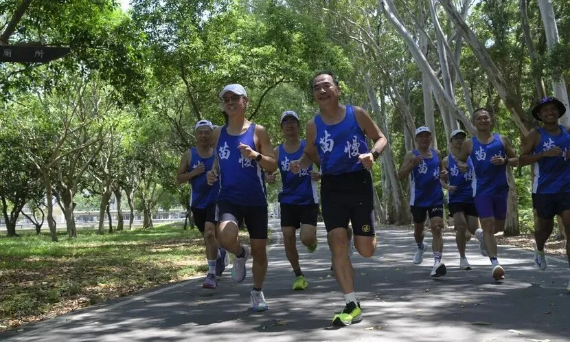 陳世峯跑步主要採「歡樂跑」路線,但不忘在跑步公里數內加點有趣的小巧思。圖片來源 / 陳德信攝