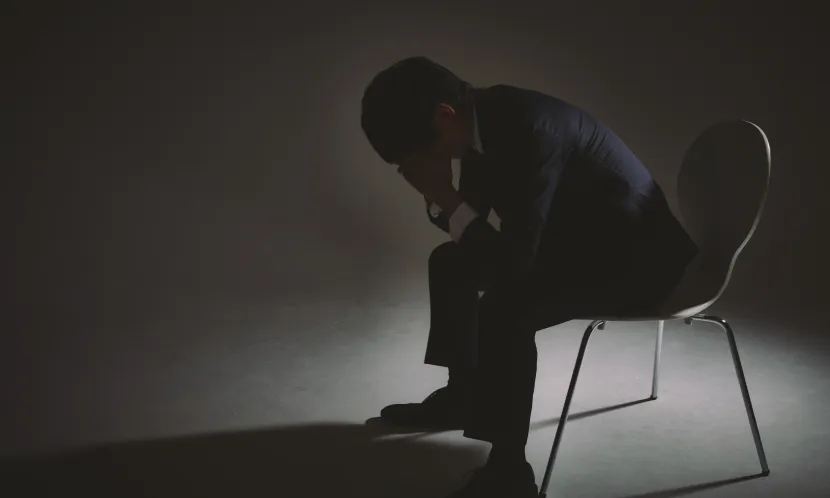 實際面臨長期照顧的日本員工，通常多為中高齡、管理階層，請長假影響很大。 圖片來源 / Shutterstock