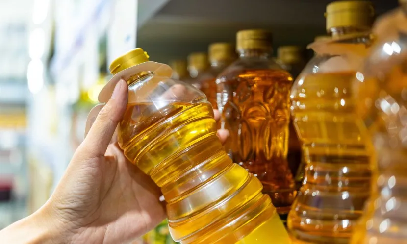 超商飯糰、便當都中鏢！同批油為何上游合格、下游卻驗出超標？中聯油事件揭3大食安漏洞