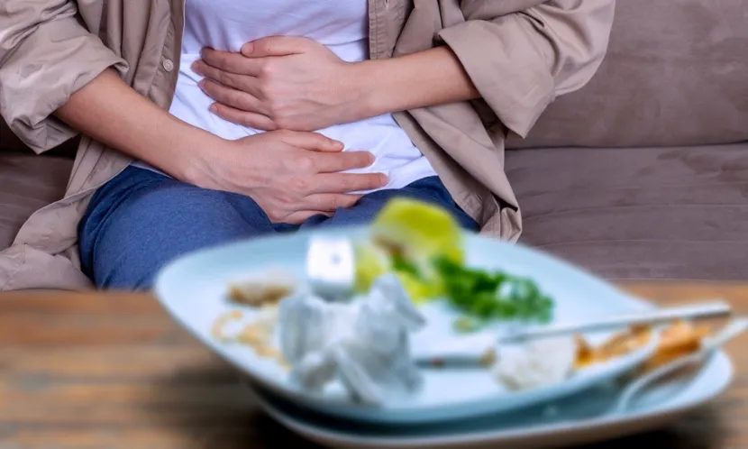 沒發臭、沒變酸不代表沒壞！炒飯便當藏「耐熱隱形毒素」，高溫夏日最易踩雷的 3 大高風險食物