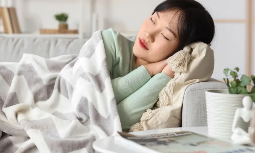 頻繁小睡不是單純老了？研究：早上瞇一下，死亡風險竟會增3成！4招改善白天嗜睡