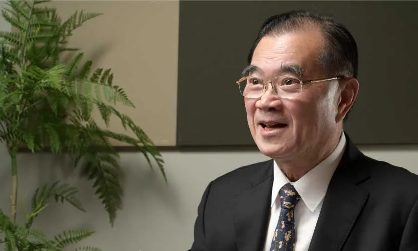 林口長庚醫院神經外科資深顧問級臨床教授，是腦腫瘤神經外科專家。被媒體稱呼為怪醫C博士、神醫張承能。專長腦瘤手術、 頸腰椎骨刺、坐骨神經痛等手術