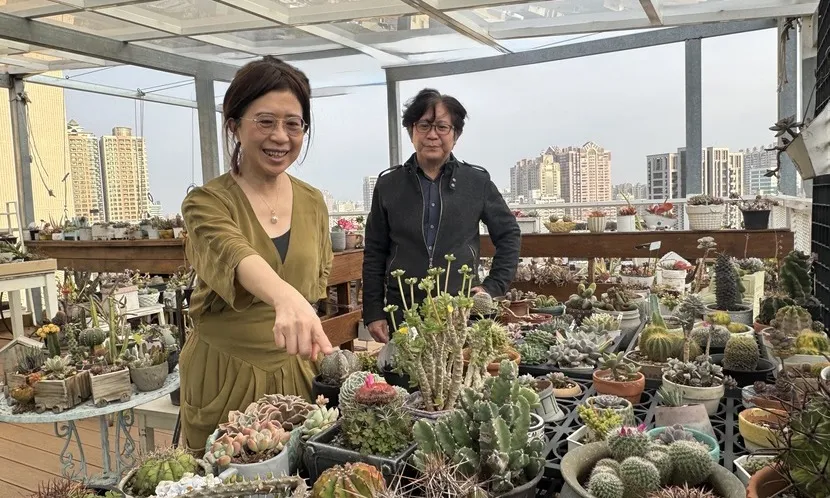 蔡政峰(右)侯儀芬(左)夫婦熱衷園藝,攜手打造心目中的綠色烏托邦。圖片來源 / 林秀美攝