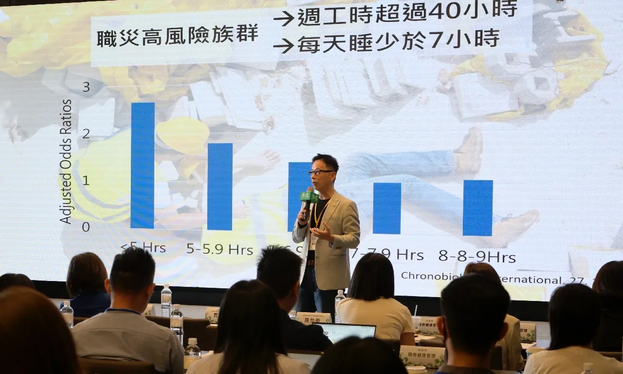 哇賽心理學創辦人蔡宇哲強調,睡眠不足不僅傷身,更削弱領導力、判斷力與同理心。圖片來源/陳德信 攝