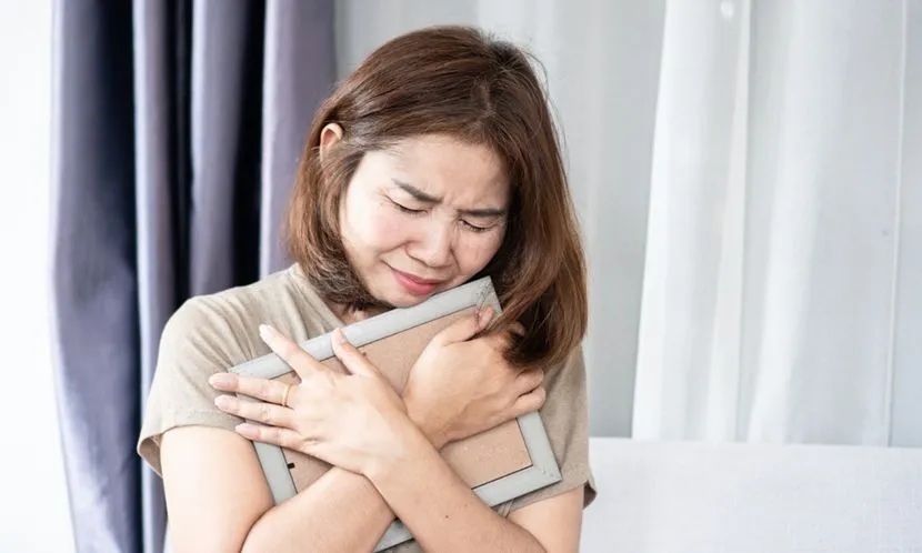 為何失去摯愛後焦慮又空虛？心理師為你解答，幫自己補上「最後一堂告別課」