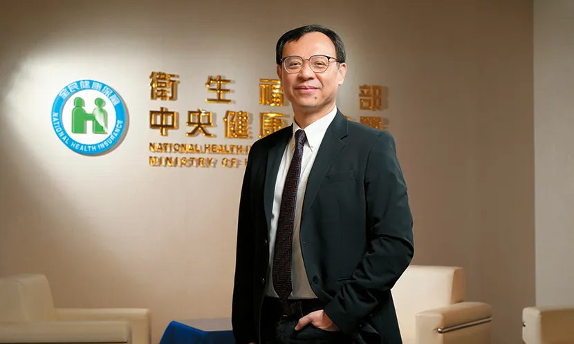《康健》專訪健保署長石崇良，讓民眾更透明地了解有關自費就醫事項。
