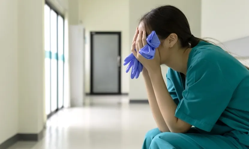 健保開辦滿30年的前夕，全台灣急診、加護病房彷彿陷入無間地獄，病人永不間斷，人力、病床、時間卻永不足夠。
