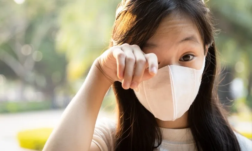 口罩、咖啡紙杯竟成健康殺手？最新研究：塑膠微粒入侵卵巢與血液，死亡風險飆高4.5倍