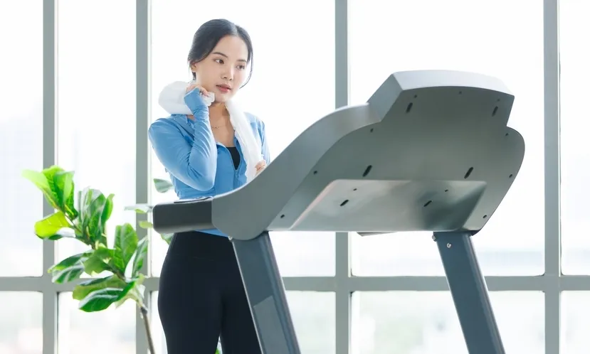 運動過程可直接看到自己和同班同學的運動數據,也因此運動更有動力,想要追求「戴上皇冠」。圖片來源 / 葉懿德攝
