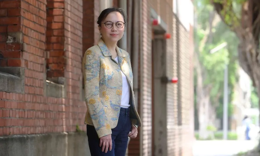 台灣有無數與黃韻如年齡相仿的女性撐起職場一片天，但即使她們身體再不舒服，都說不出「更年期」三個字。台灣更年期女性的困境為何被隱形？