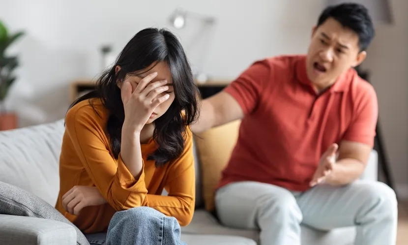 醫師指出,危險情人通常具有極端控制欲、病態嫉妒、雙重標準、推卸責任以及情緒起伏劇烈等特徵。圖片來源 / Shutterstock(示意圖)