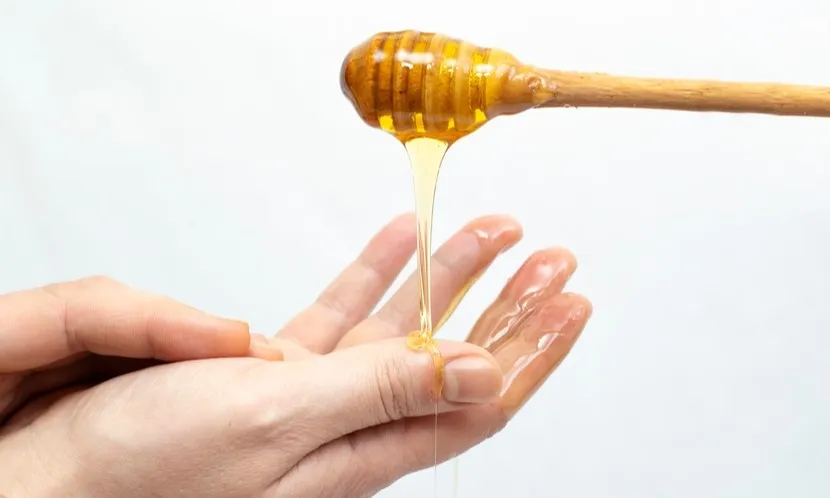 蜂蜜能抗老、防紫外線傷害？研究揭百花蜜潛力，但能直接擦臉嗎？