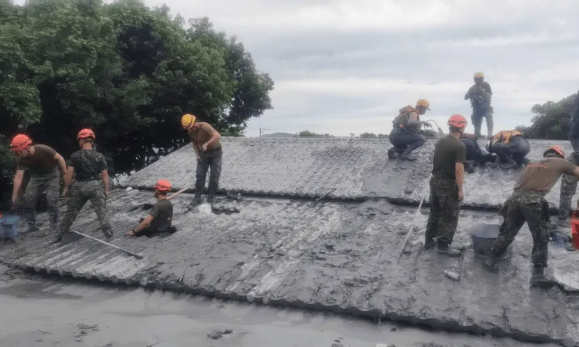 花蓮光復鄉災後湧入大量物資，有人疾呼物資已滿。不過，地處偏遠的阿陶莫部落、大同村還需要物資支援。清淤工作中哪些物資、設備需求最迫切？哪些是NG物資？《康健》為你整理最新資訊。
