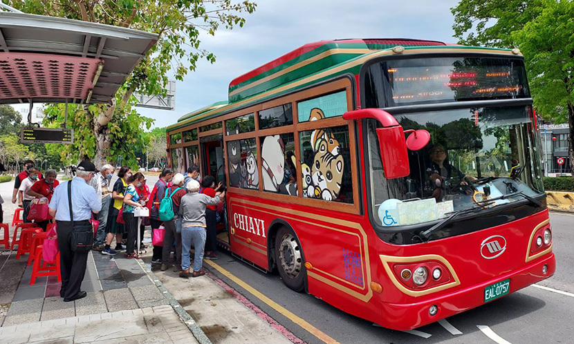 嘉義市讓市民搭公車、打疫苗、看展覽,提供民眾接種的可近性及便利性