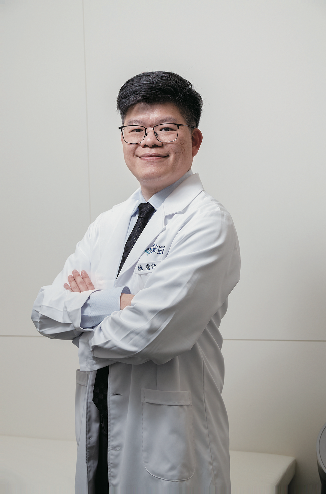 健立診所主治醫師許芳偉指出,關節疼痛原因很多,日常生活或運動姿勢不良、年齡增長等原因,都可能造成疼痛、僵硬等現象。