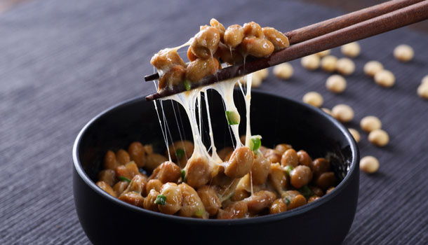 促進脂肪燃燒、血液循環　2種食物與納豆一起吃好處多