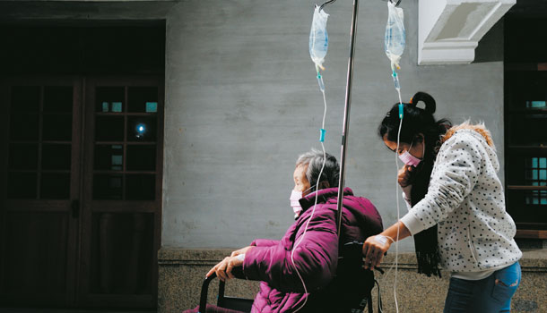 當外籍看護倒下…