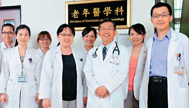 走進社區，不等長輩功能退化才進醫院