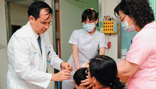 郭哲彰：研發雷射針灸，小病人免扎針