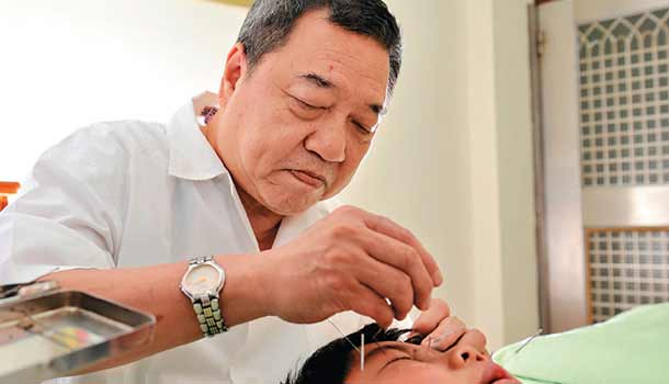 【閱讀全文】丘應生：心細手巧，用眼針讓人重見光明