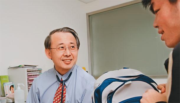 江伯倫:一路熱血,照顧病童長大成人