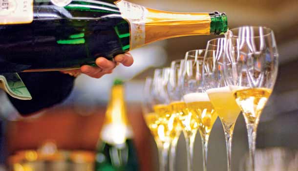 為編了一整本的「香檳酒」扼脕