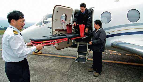 加護級醫療專機上路,離島病人緊急求醫有新招