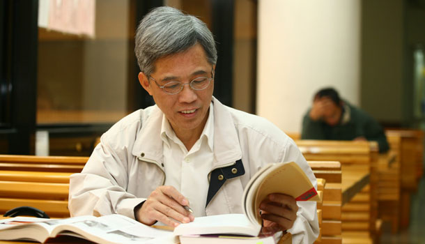 陳明毅 57歲的台大醫學生