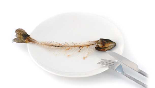 卡到魚刺時,可以吞飯、喝醋嗎?
