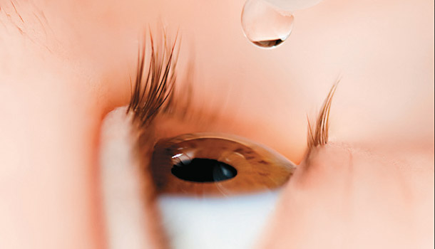戴隱形眼鏡可以點眼藥水嗎?