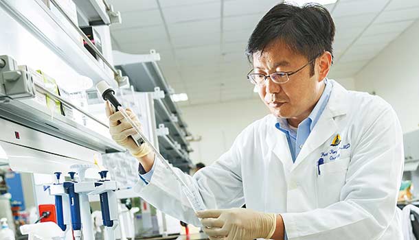 顏宏融(中國醫藥大學中醫藥研究中心科學家):把中醫從另類療法變主流